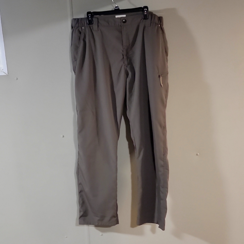 Men's Wrangler lightweight performance pants/hiking. Size 40x32